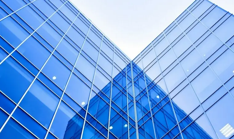 Para-que-se-utiliza-el-vidrio-en-la-construccion